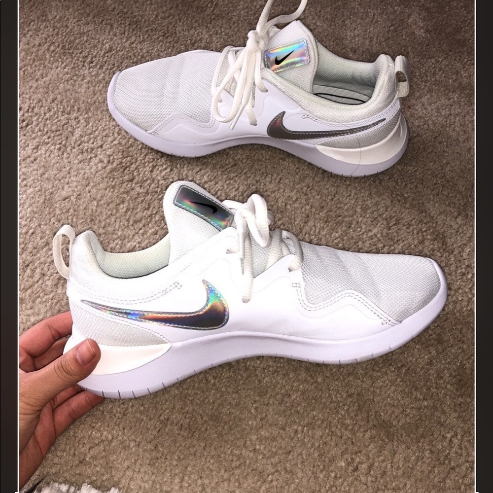 Nike Women’s Tessen Running Shoes - Picture 2 of 6